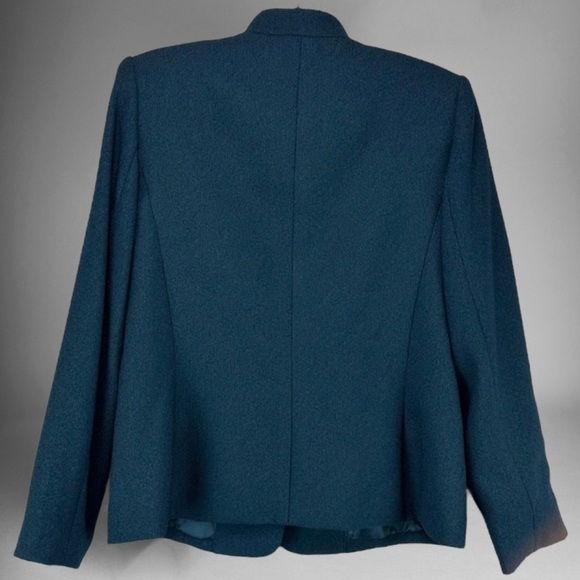 Travis Ayer’s suit set - Picture 2 of 7